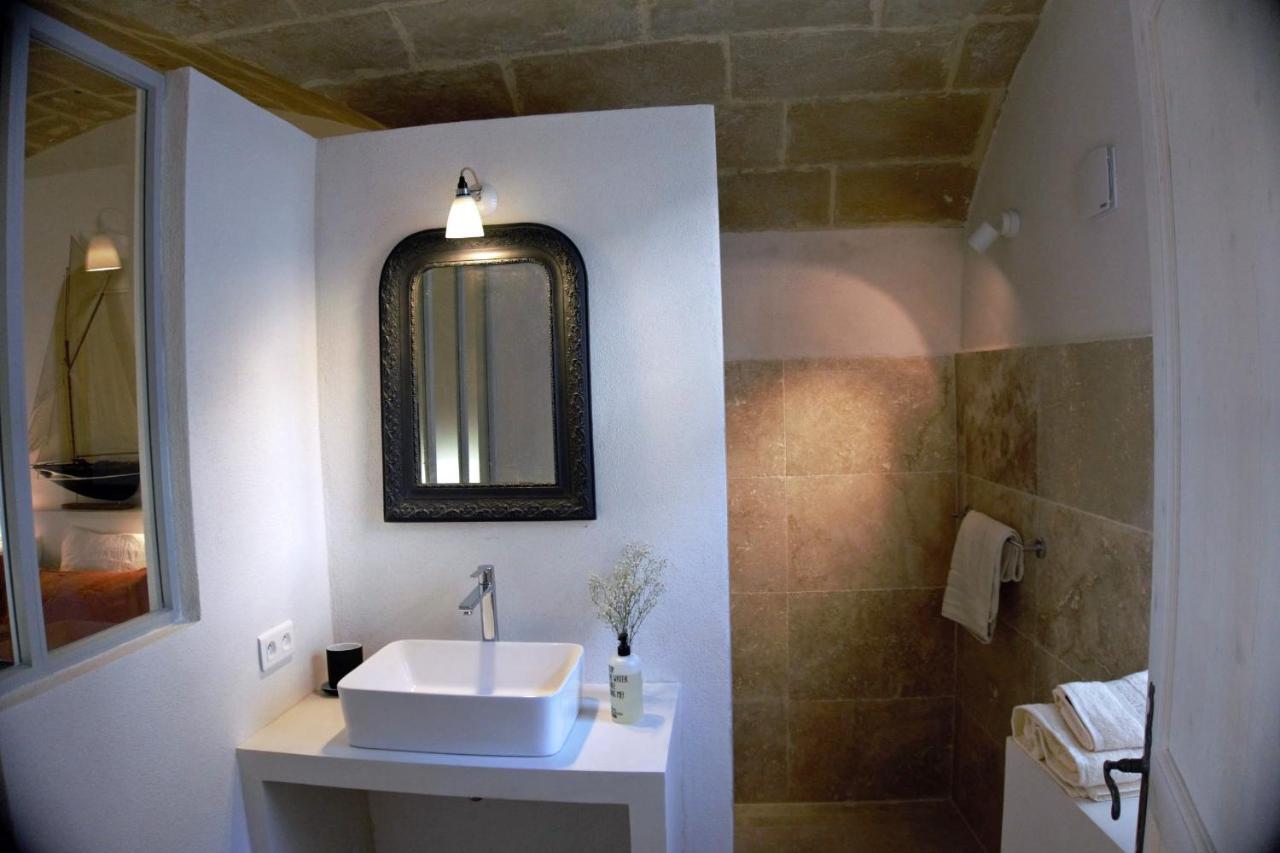 Les Canisses, Magnifique Appartement Avec Terrasse Au Coeur D'Uzes Luaran gambar